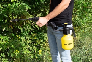 Das Mesto Sprühgerät 3132GM BELT HELD mit 1,5 Liter Füllinhalt können Sie ganz einfach am Gürtel tragen.